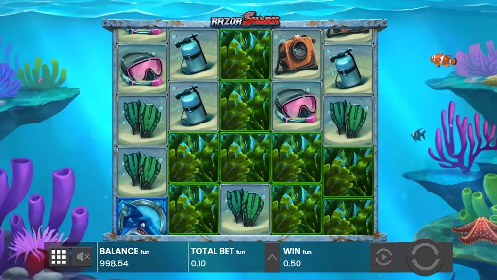 Razor Shark Mystery Stacks of seaweed landing on the reels